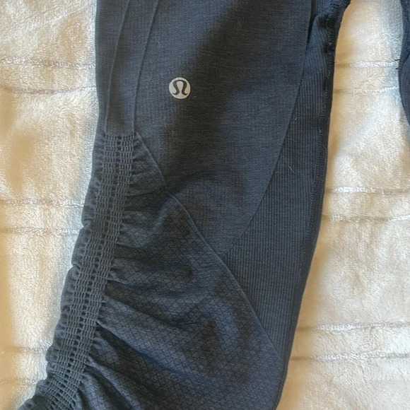 Lululemon Ebb and Flow crop compression leggings size 4 - Picture 2 of 4